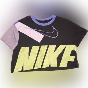 Nike Women’s Sports Cropped Black Colorblock Swoosh Short Sleeve T-Shirt L